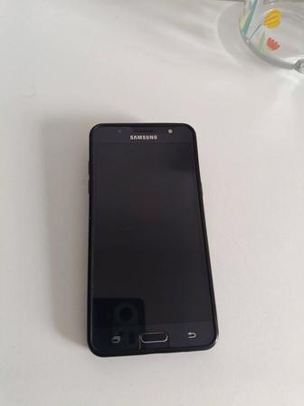 Продам смартфон Самсунг j5