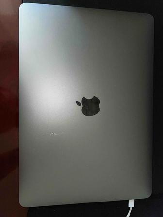 Продам MacBook Pro 2018 года