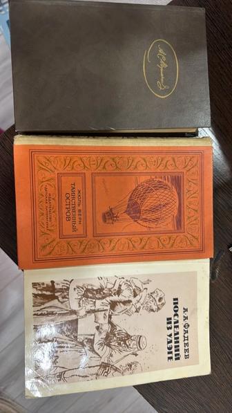 Продам книги