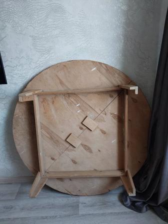 Продам круглый стол б/у