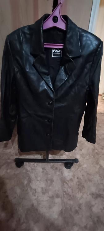 Кожаный женский пиджак