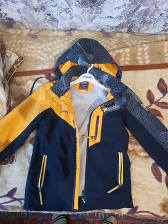 Продам куртку, размер 152 подойдет на 8-10 лет