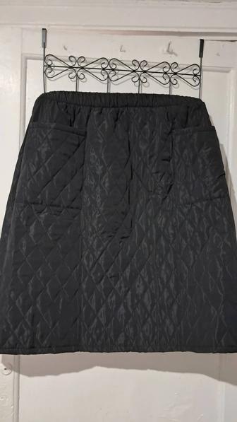 Стильная юбка новая, стеганная.