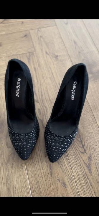 Туфли на шпильке 35 размер