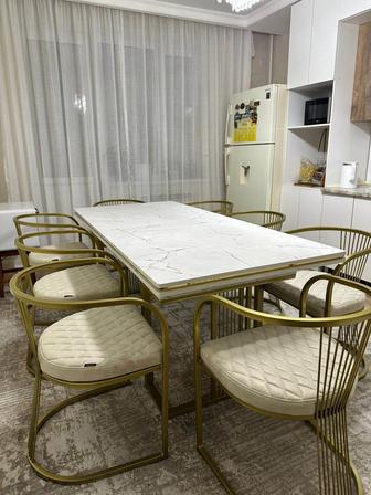 Продается обеденный комплект стол 8 стульев