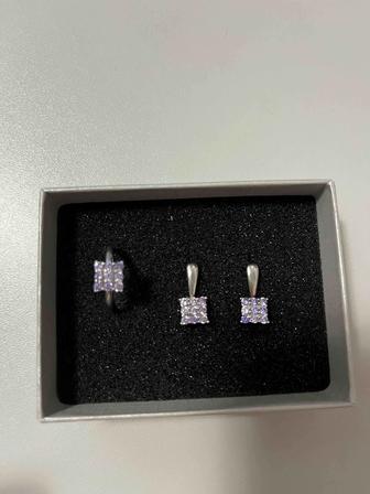 Продам серебро комплект (серьги и кольцо) 925 проба