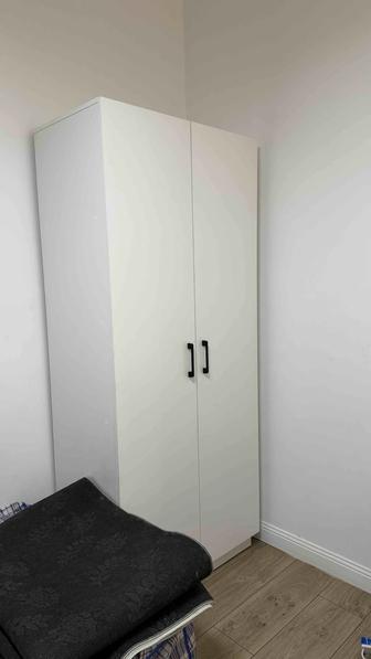 Срочно продам распашной шкаф в хорошем состоянии