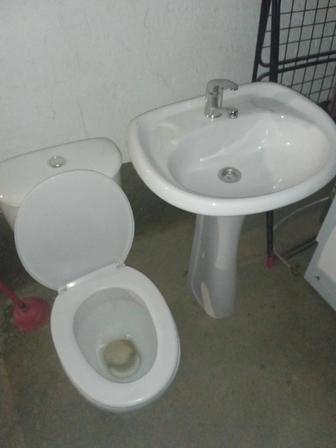 Унитаз и раковина