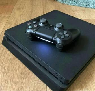 Продам Ps4 в хорошем состояние 4 игры