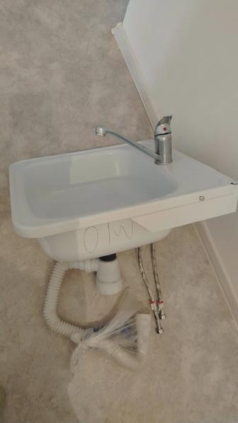 Продам раковину с комплектом (почти новая)