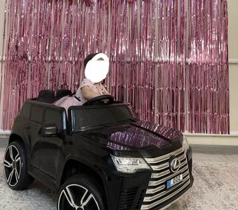 Продам машину детскую