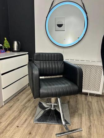 Продам парикмахерское кресло (есть 2 штуки)