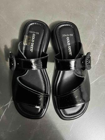 Продам новые женские шлепки