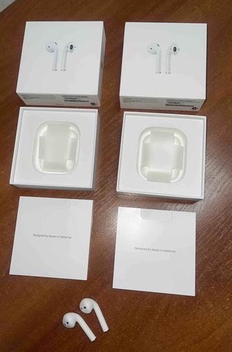 Продам коробку AirPods оригинальные и два правых наушника