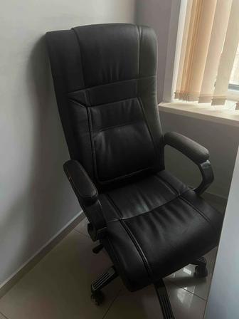 Офисное кресло