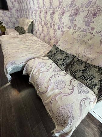 Продажа б/у дивана и 2 кресел