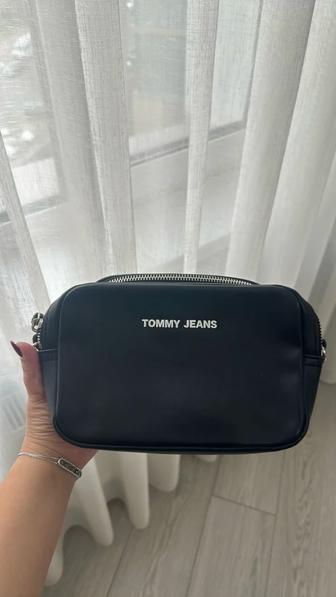 Продам оригинал сумку Tommy jeans