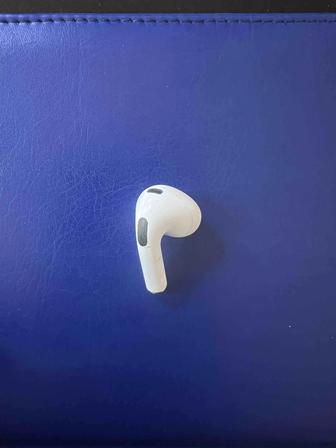 продам правый наушник от airpods 3