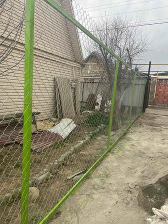 Заборы из сетки-рабицы под ключ