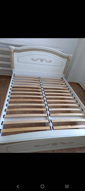 Двуспальная кровать