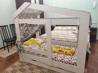 Детская кровать домик Сказка с окошком, белая, 160х80 см