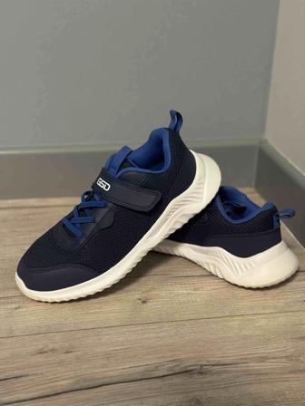 Продам кроссовки