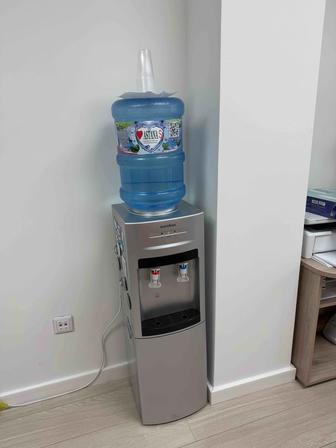 Продам напольный диспенсер