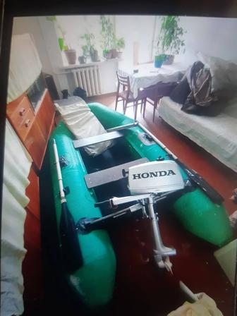 Лодка резиновая ,мотор