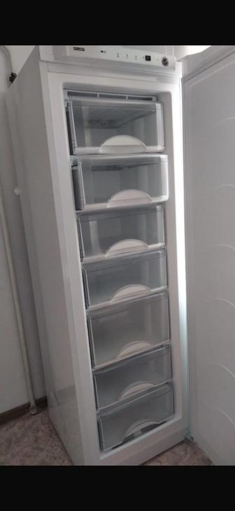 Продам морозильную камеру