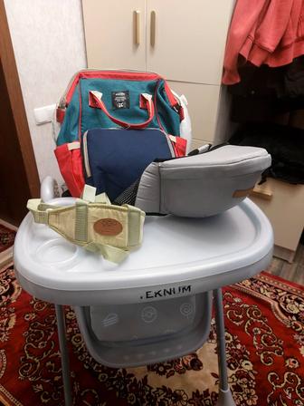 Стульчик для кормления, хипсит, вожжи и рюкзак для детских вещей