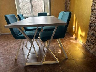 Стол кухонный