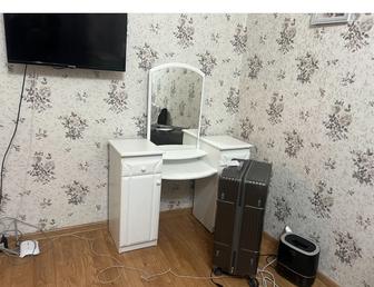 Туалетный столик и прикроватная тумба