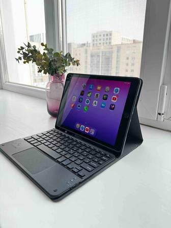Клавиатура Чехол для Apple iPad (2019), iPad (2020), iPad (2021) 10.2