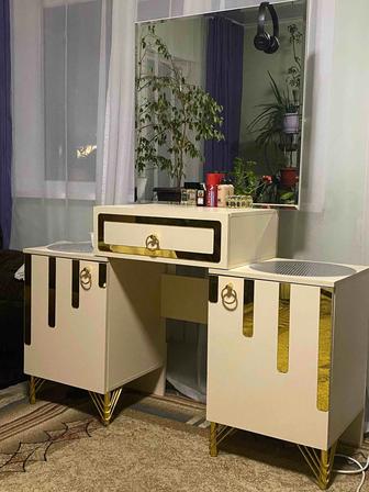 Продам туалетный красивый столик