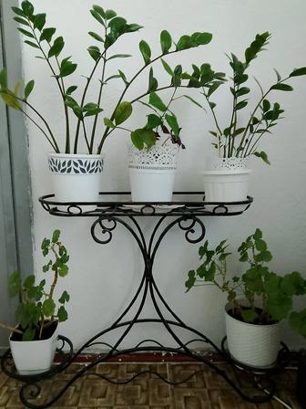 Подставка для цветов. Металлическая.
