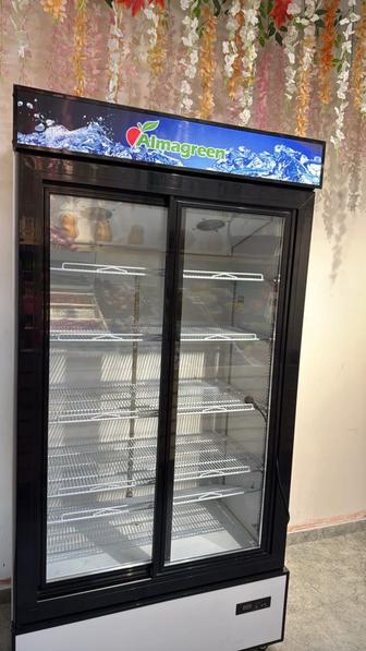 Витринный двух дверный холодильник