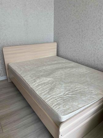Продаем б/у кровать и чистый матрас
