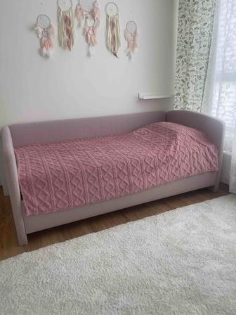 Продам кровать односпальнюю