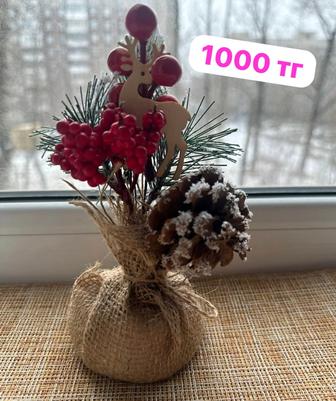 Продам новогодние игрушки,елочные ветки,светящиеся статуэтки,шапки новогод