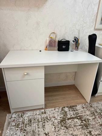 Продам письменный стол б/у