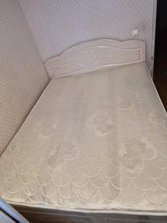 Продам двуспальную кровать