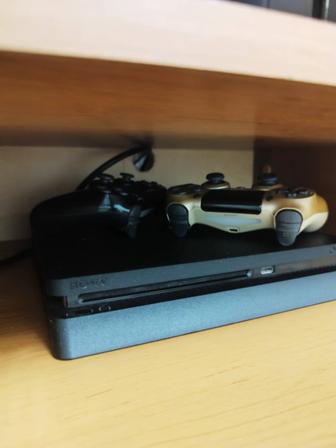 Playstation 4 slim