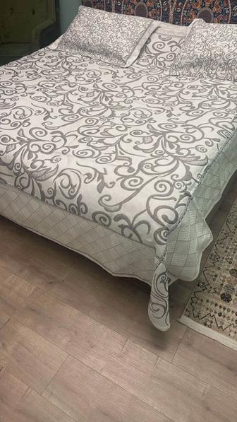 Продам матрас на кровать, ширина 180