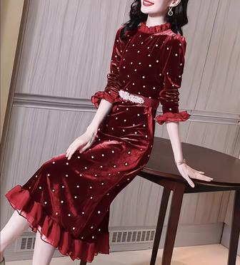 Платье со съемным ремешком