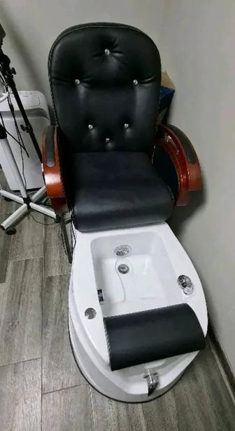 Педикюрное кресло.