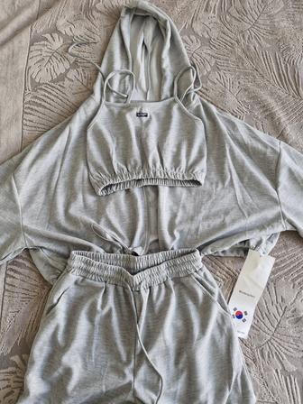 Продам женскую спортивную тройку
