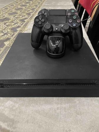 Продам PS 4 slim