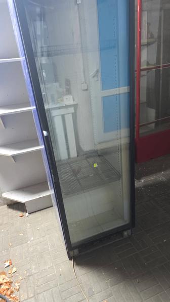 Продам холодильник витринный