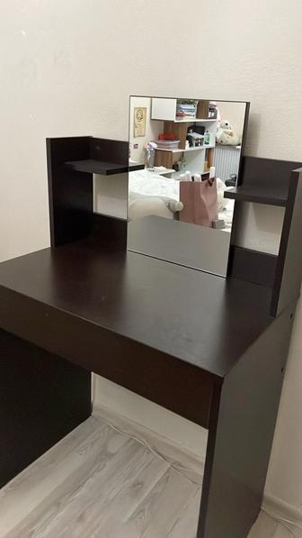 Продам туалетный столик