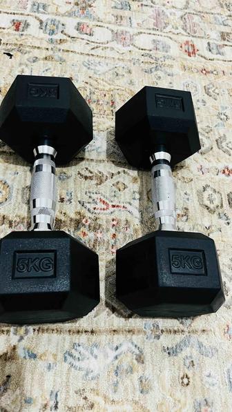 Продам новый гантели по 5 кг общ 10 кг